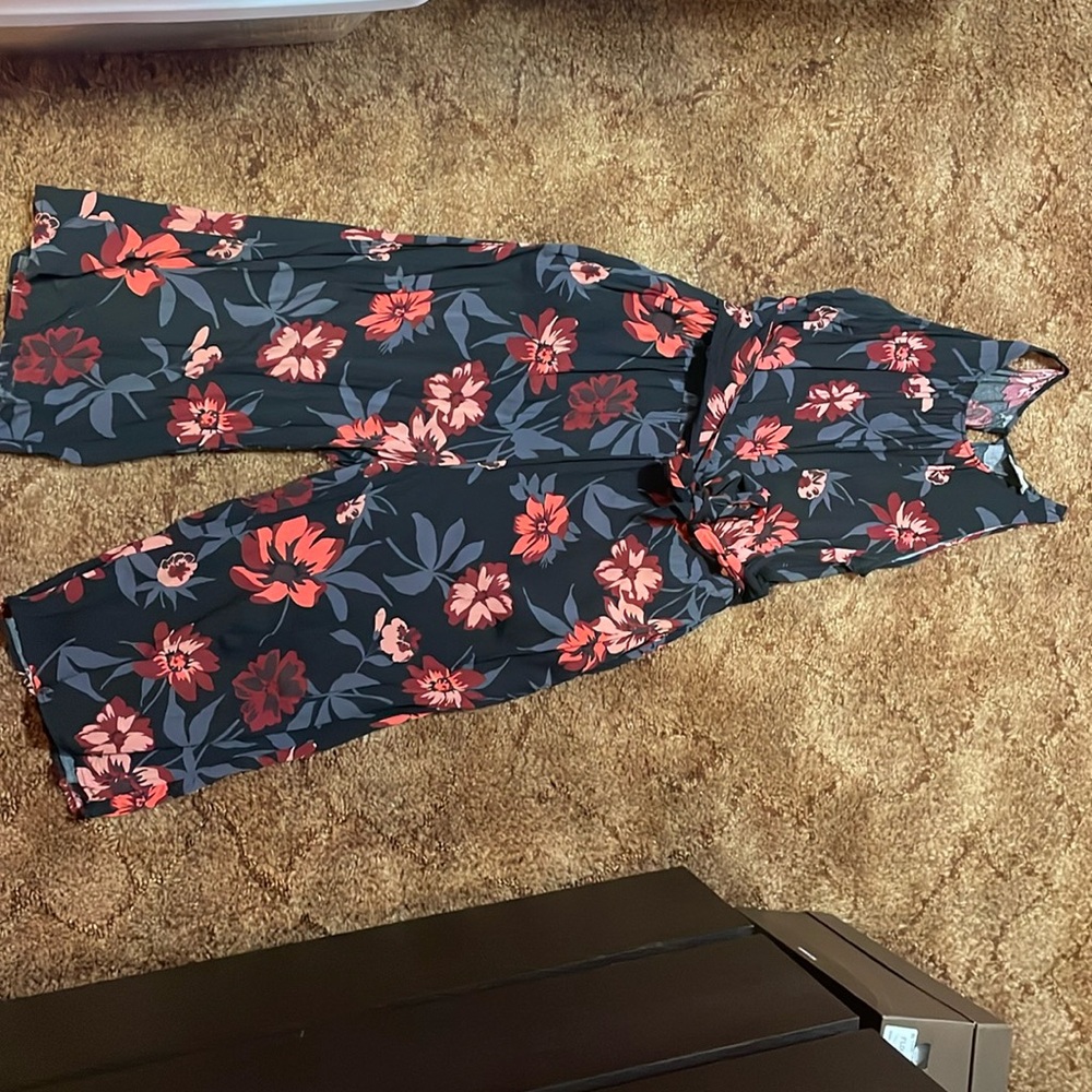 Floral jumpsuit with pockets